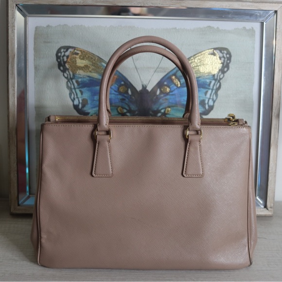 THE ORIGINAL Blush Nude Prada Galleria Saffiano Handbag - Picture 3 of 13